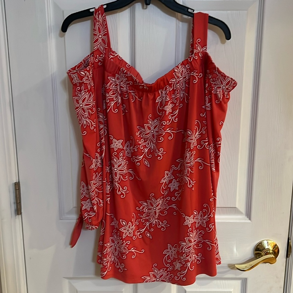 Avenue top size 18/20 in coral, open shoulder like new 3/4 sleeve